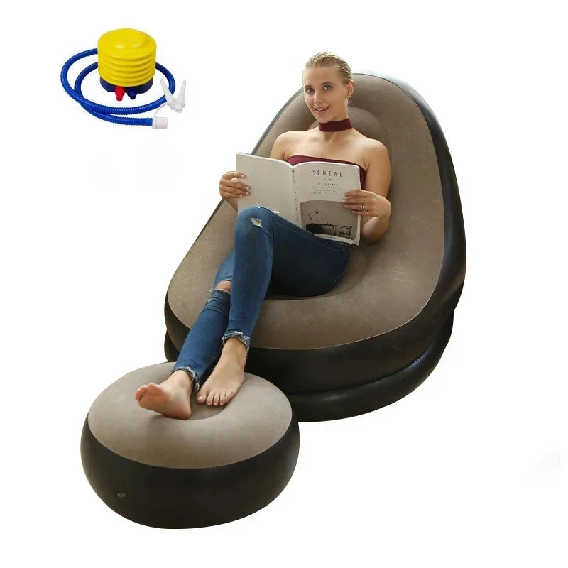 Sofá Perezoso Inflable Marrón con Reposapiés - Superficie Flocada de PVC, Ideal para Descanso y Relax