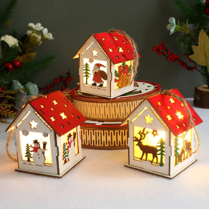 Casa iluminada pequeña de Navidad, colgante de madera.