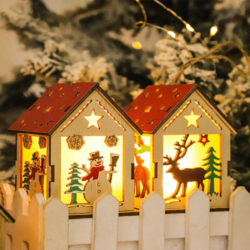 Casa iluminada pequeña de Navidad, colgante de madera.